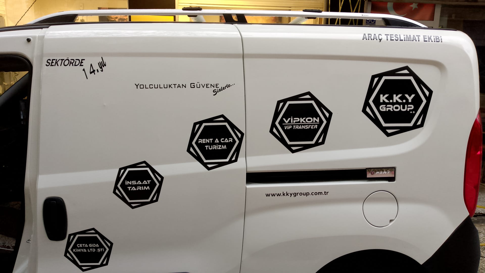 KKY Group ve VIPKON markalarını taşıyan işletme aracı